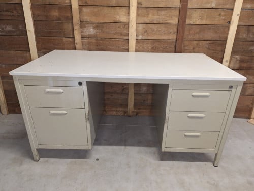 Degelijk Bureau – Ideaal als Werkbank of Hobbytafel!