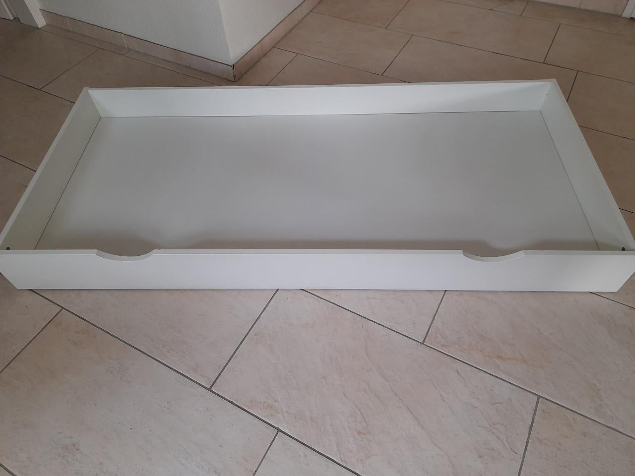 Peuter bed  met lade en met net  matras (in goede nette staat ) 70 x 160