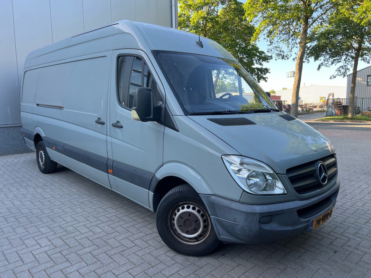 Mercedes-Benz Sprinter 318 3.0V6 182.929KM
