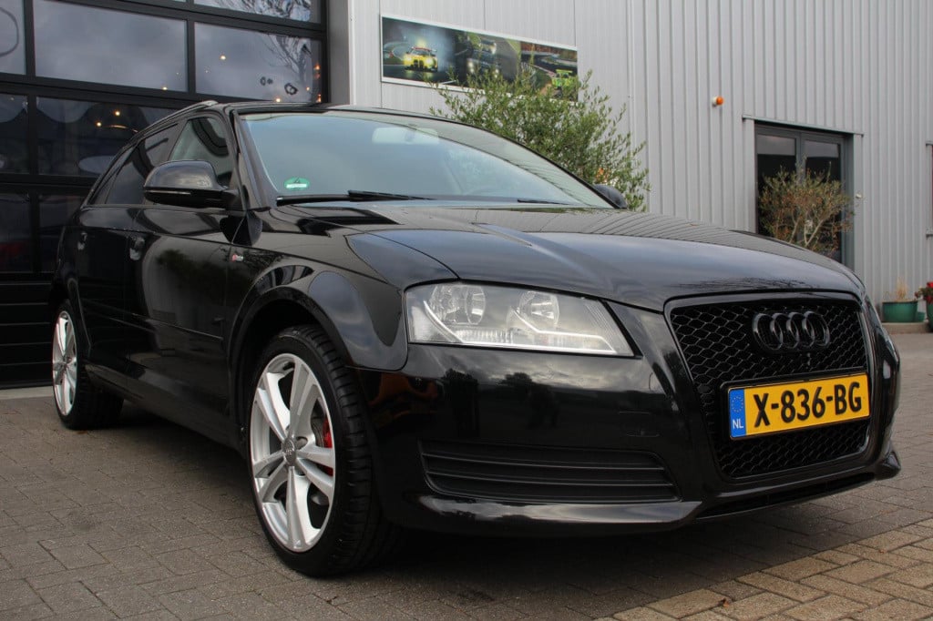 Audi A3 sportback 1.4 tfsi attraction - carplay wireless - navi - clima - 1