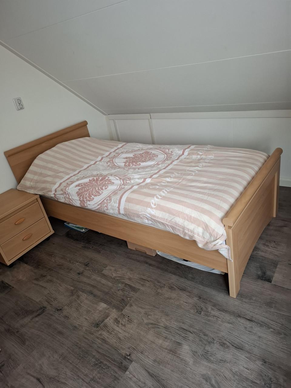 Bed, Kast, Nachtkastje.