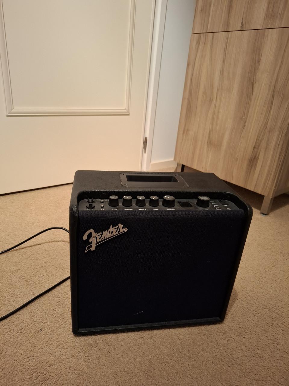 Fender mustang LT25
