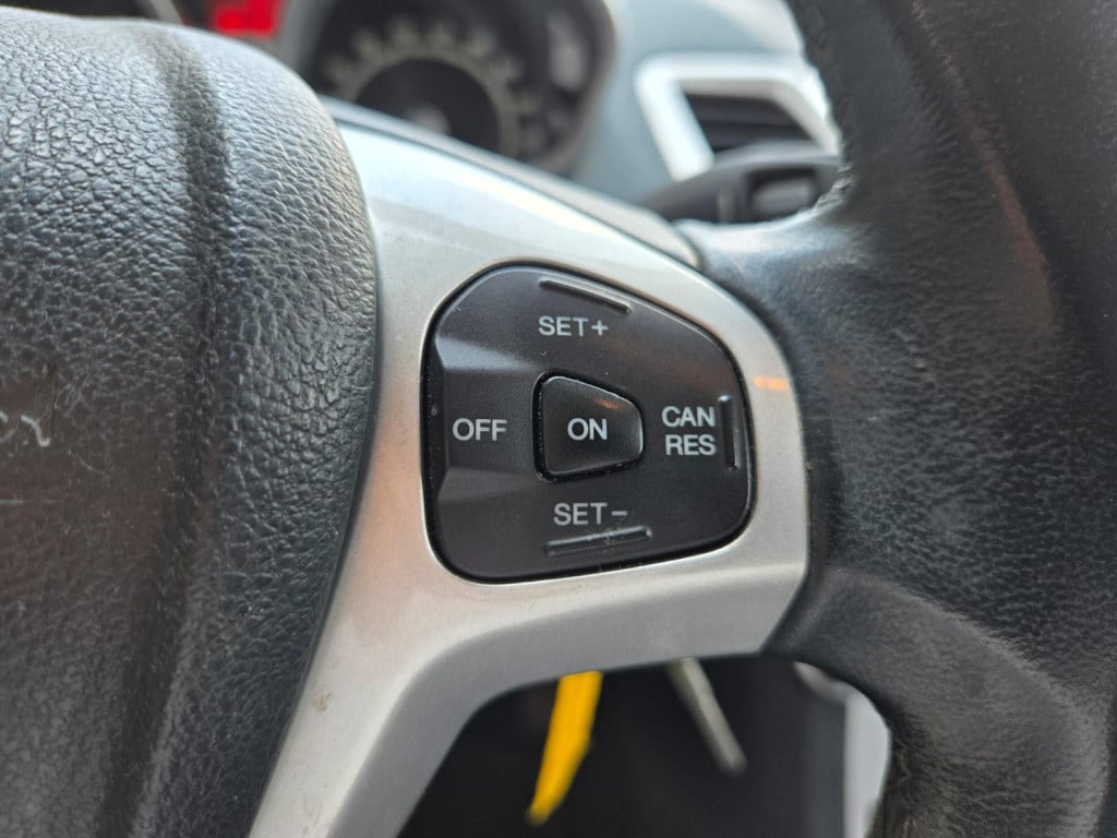 Ford Fiesta 1.25 44kw 3dr, cruise control