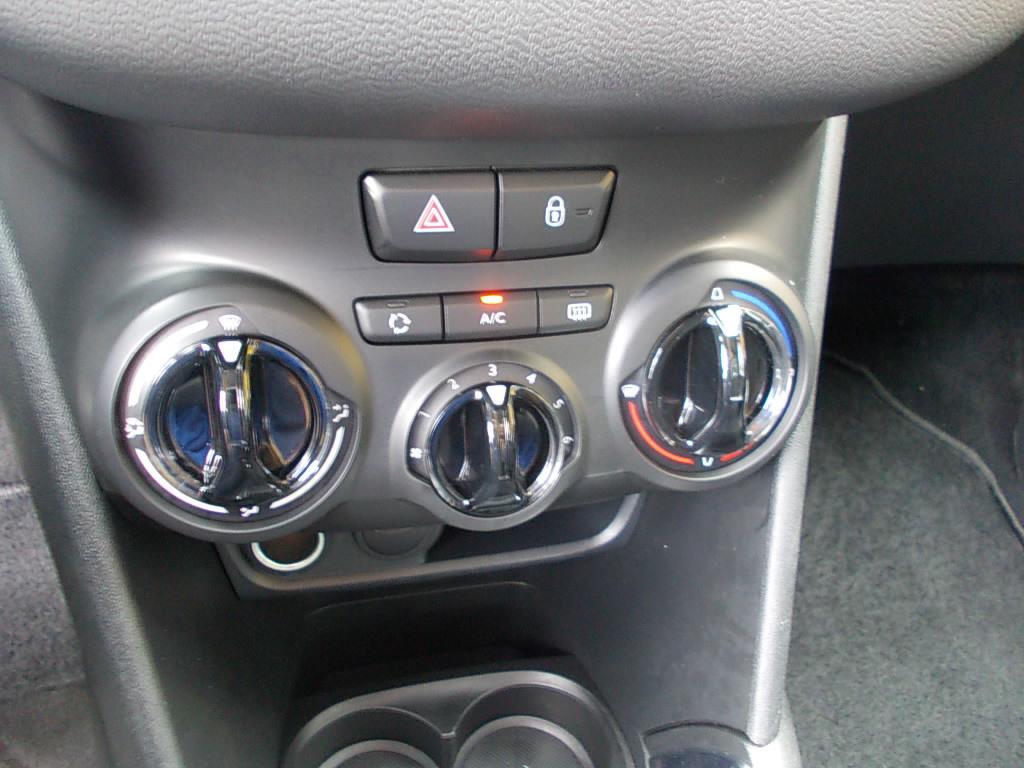 Peugeot 208 1.2 puretech 5-drs, airco, cr.contr., navi.