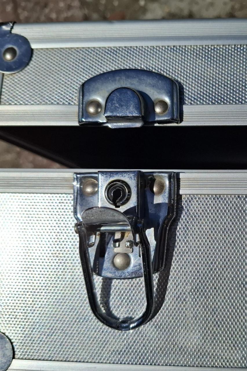 Twee Aluminium attaché koffertjes van verschillende afmeting