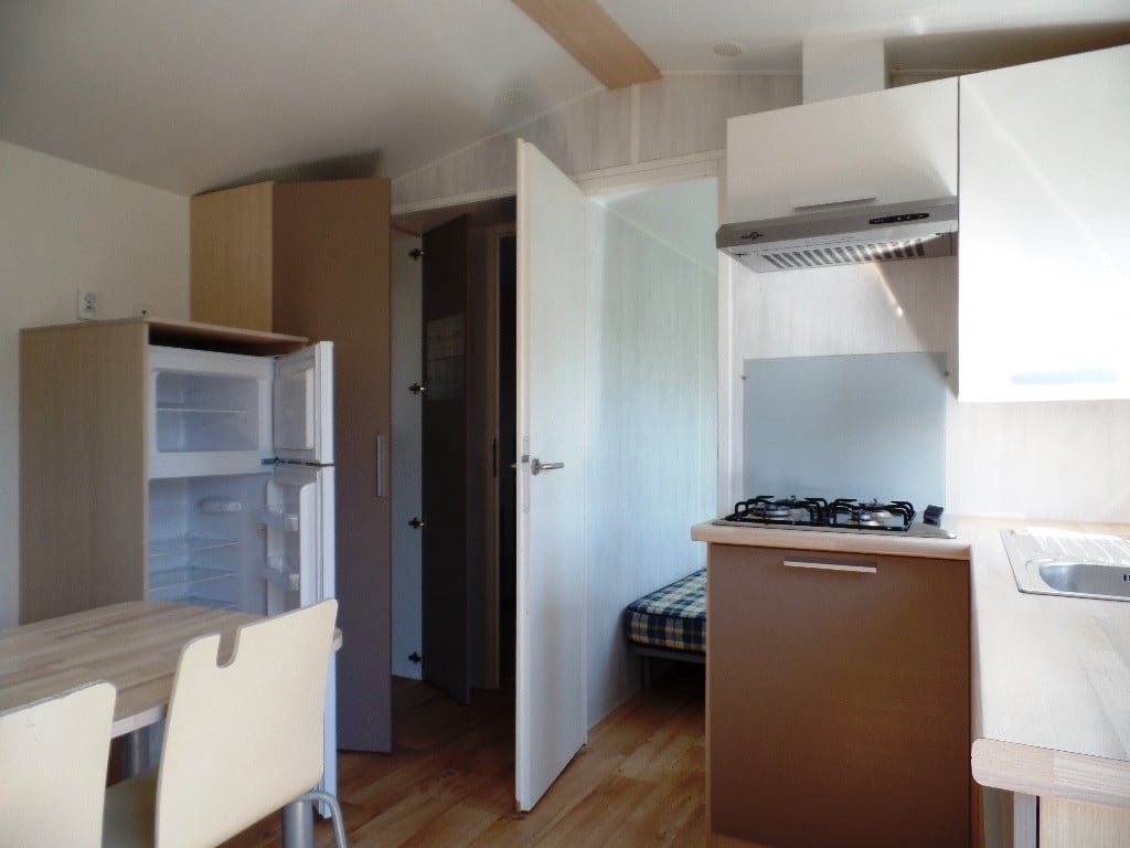 Keurig chalet met middenkamer op kavel camping nabij Grevelingenmeer