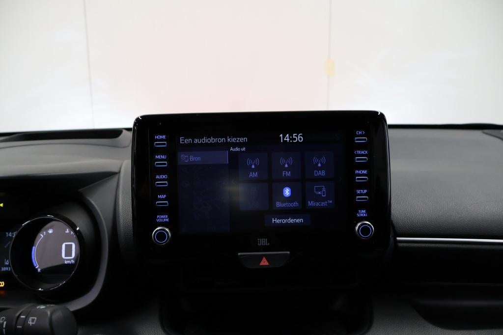 Toyota Yaris 1.5 hybrid launch edition nl auto