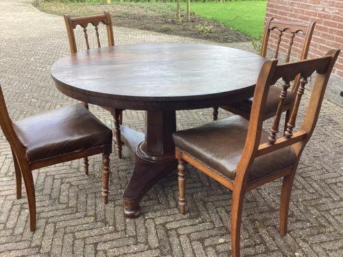 Antieke mahoniehouten tafel met gratis stoelen