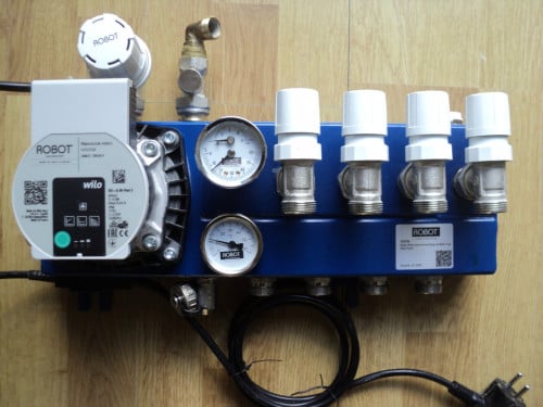 Vrijwel nieuwe 4 groep verdeler vloerverwarming ENERGI ZUINIG