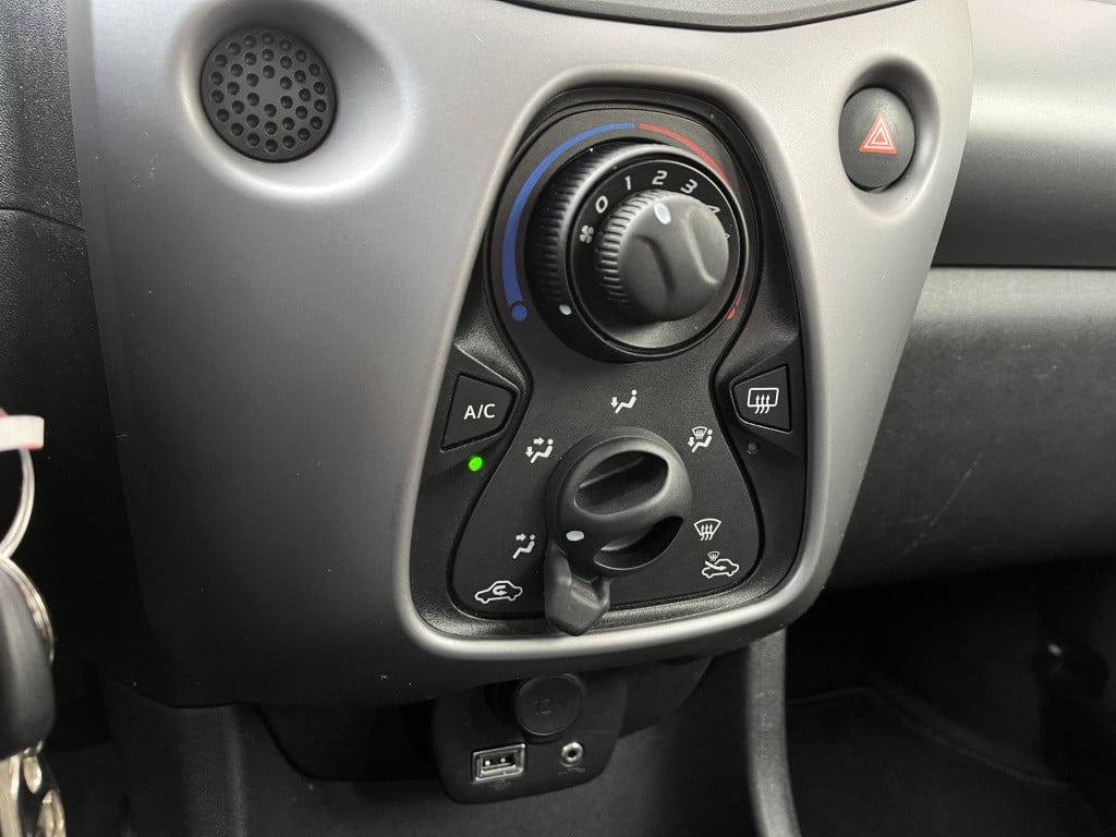 Toyota Aygo 1.0 vvt-i x-fun | airco | radio | bluetooth