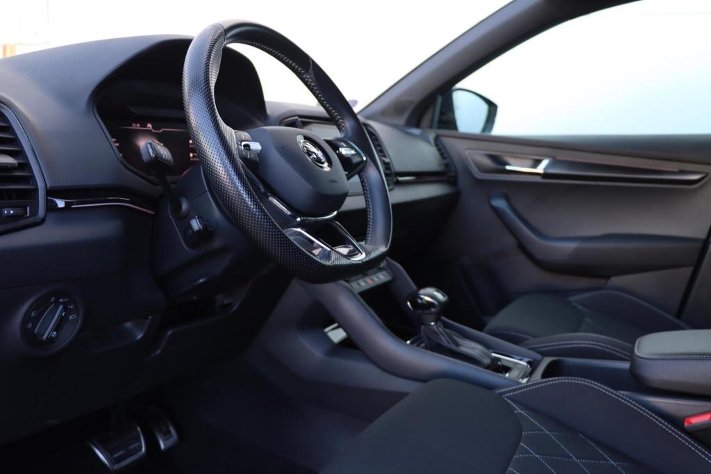 Skoda Karoq 1.5 tsi 150pk dsg7 sportline business trekhaak | camera | carpl
