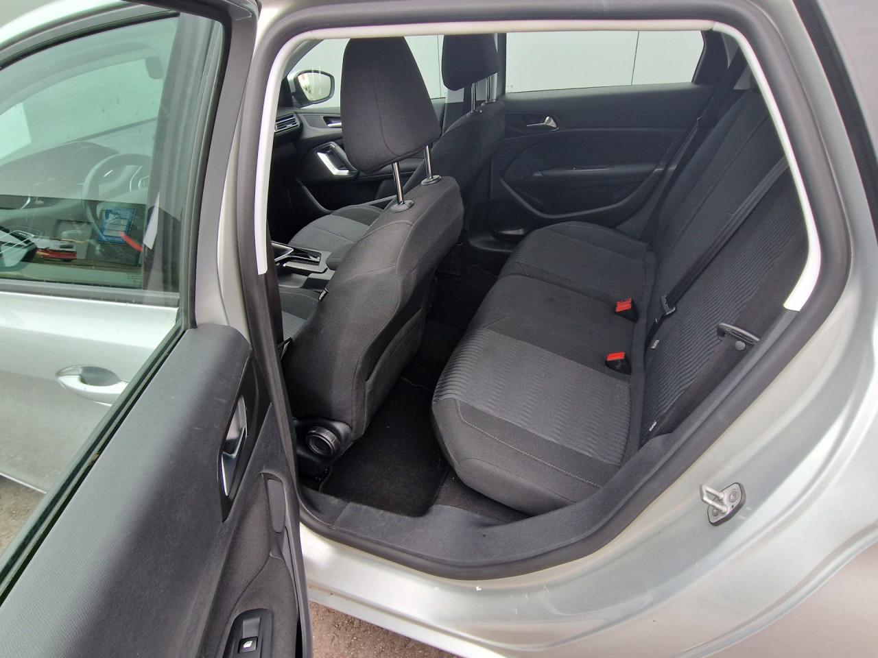 Peugeot 308 SW 1.2 PureTech Blue Lease