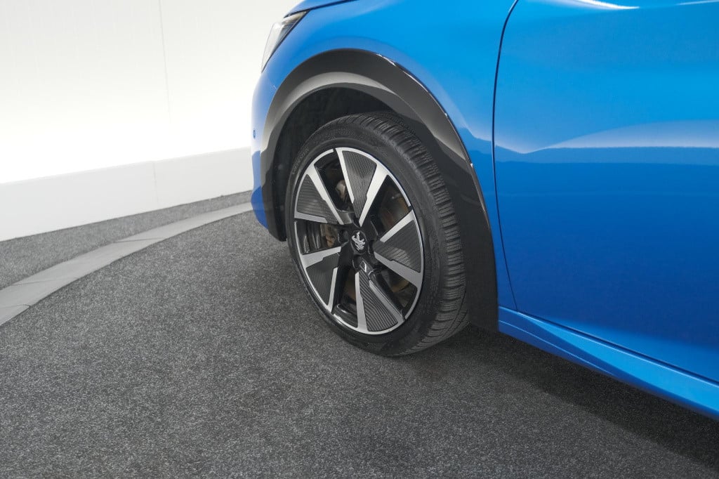 Peugeot 208 ev gt pack 50 kwh | camera | adapieve cruise control | stoelver