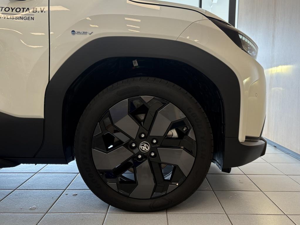 Toyota Urban Cruiser executive 61 kwh | panodak | jbl |