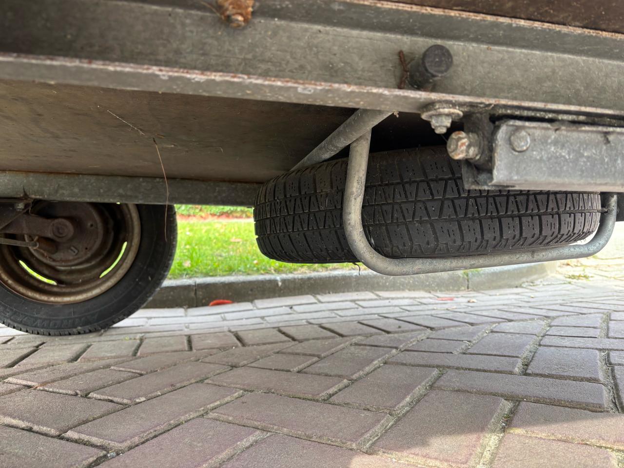 Aanhanger / kar met klep.