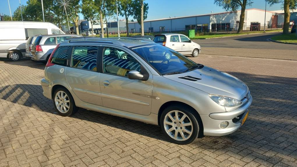 Peugeot 206 1.6 16v Quiksilver station bj:2004 airco apk 2026