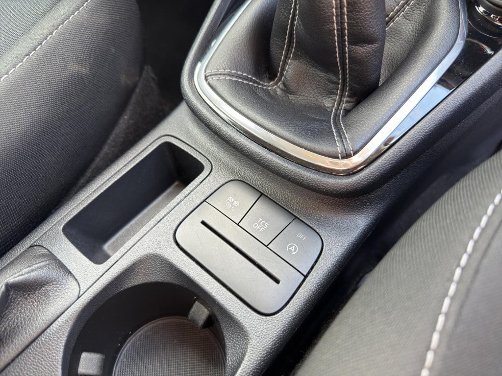 Ford Fiesta 1.1 trend 5drs airco | 75pk |stuur en stoelverwarming | apple /