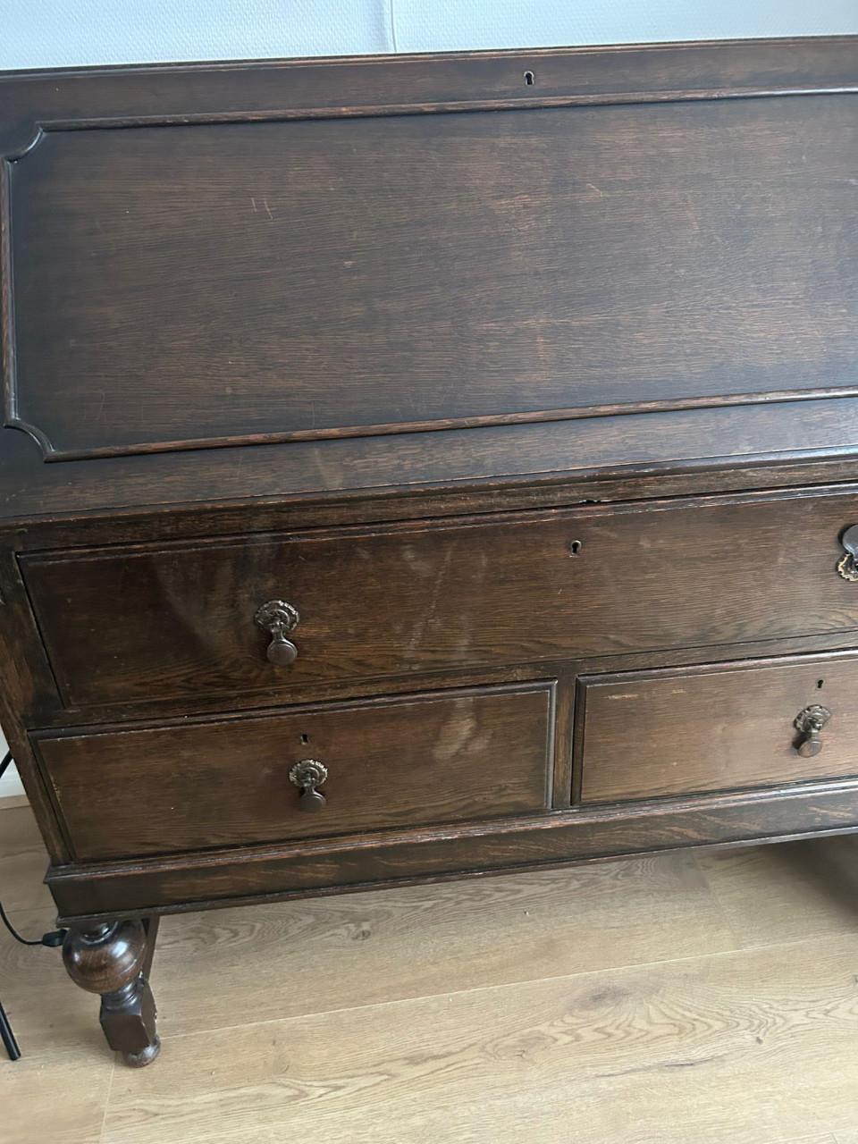 Karakteristieke Antieke Eiken Secretaire Kast