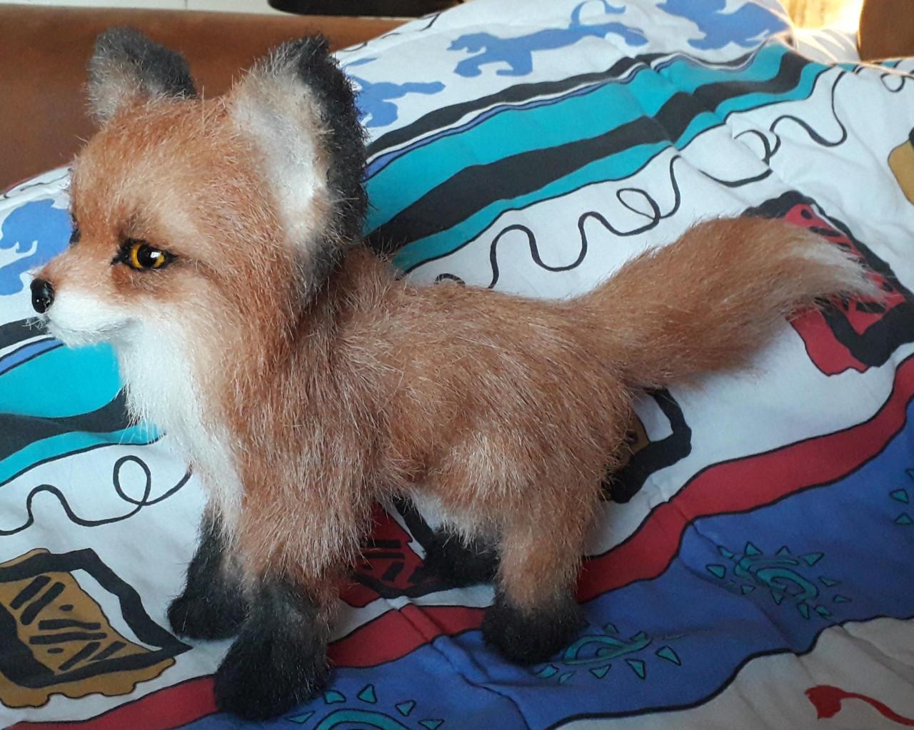 Artdoll vos, poseerbaar