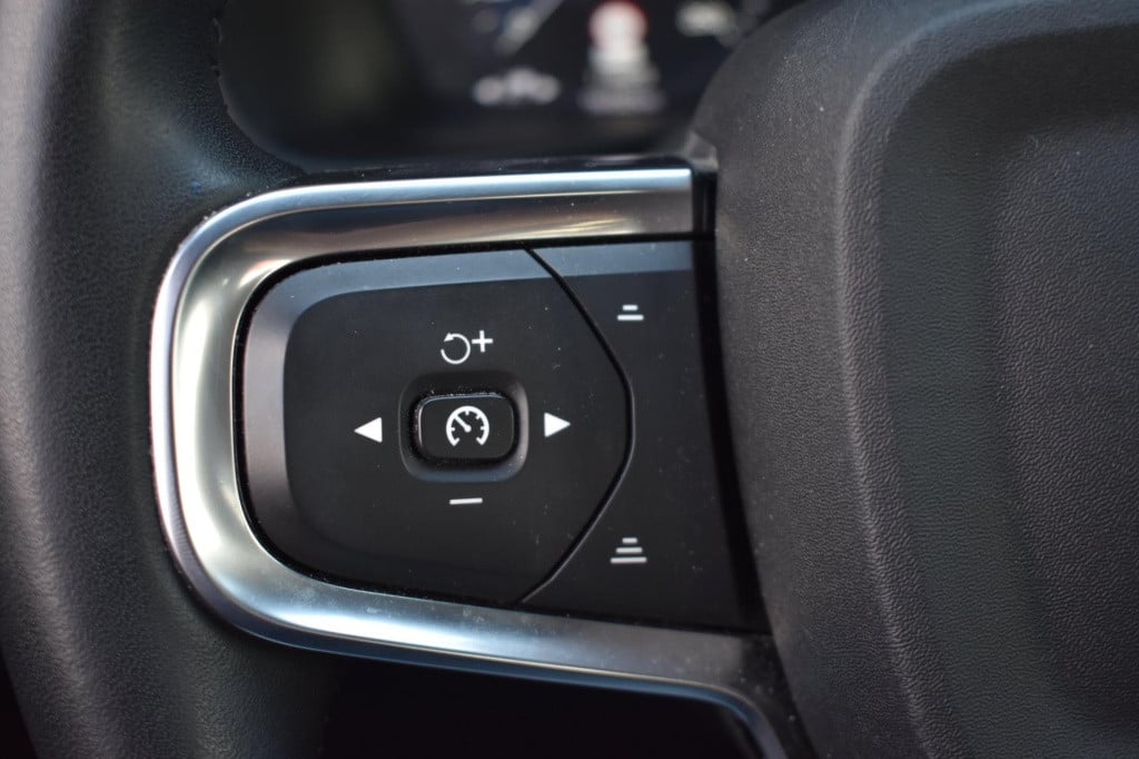Volvo XC40 1.5 t2 | trekhaak | camera | apple carplay | android auto | adap