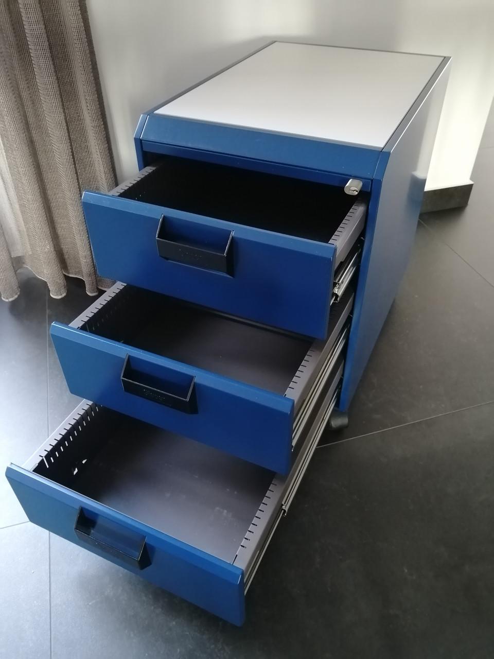 Mooi ladeblok met schuifladen (2 stuks beschikbaar)