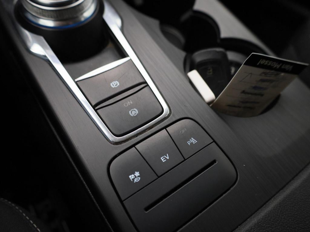 Ford Kuga 2.5 phev titanium | automaat | navigatie | trekhaak | navigatie |