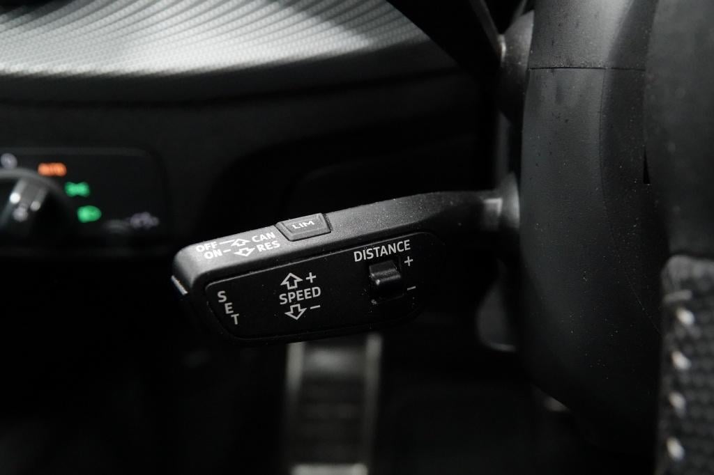 Audi Q2 1.5 tfsi | acc | pdc | carplay | s-line |