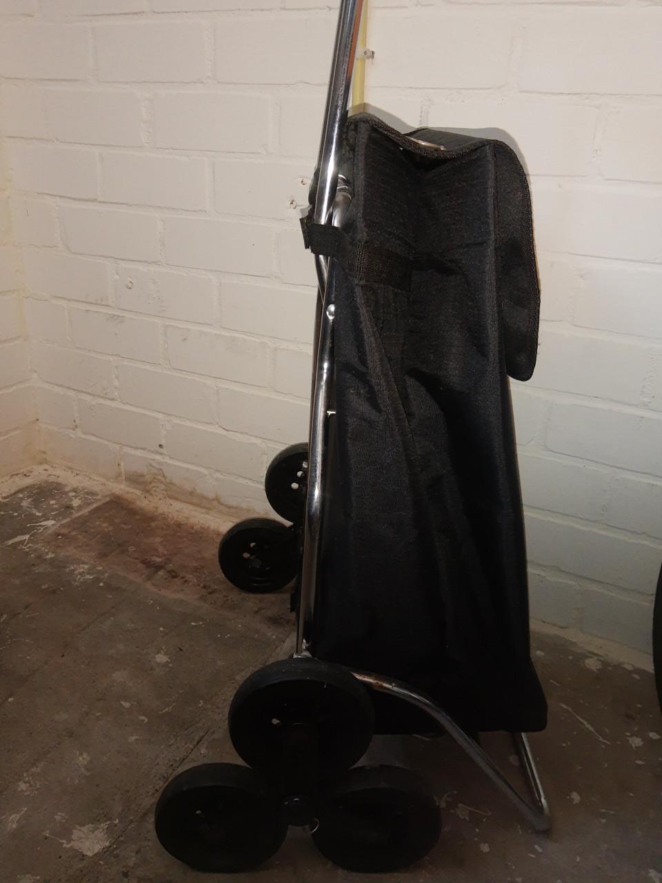 Zwarte boodschappen troley  15 euro