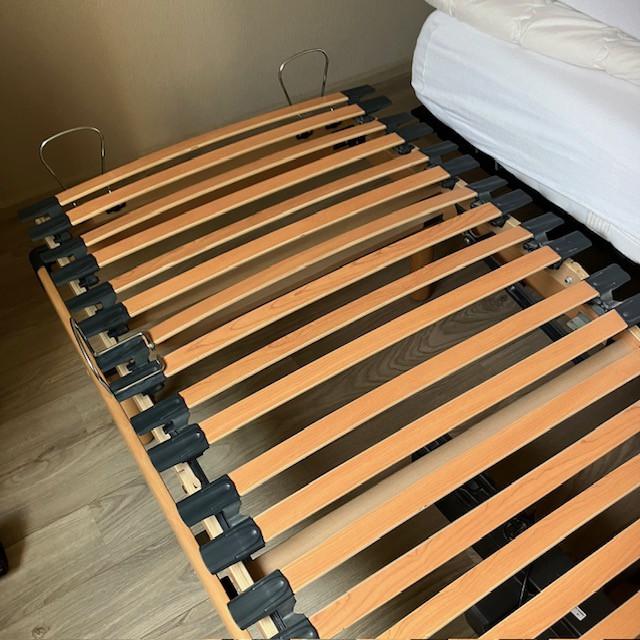 Bed met verstelbare lattenbodem ( direct beschikbaar )