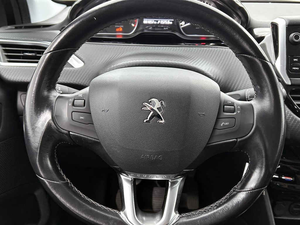 Peugeot 208 82pk blue lease executive | rijklaar | navigatie | climate cont