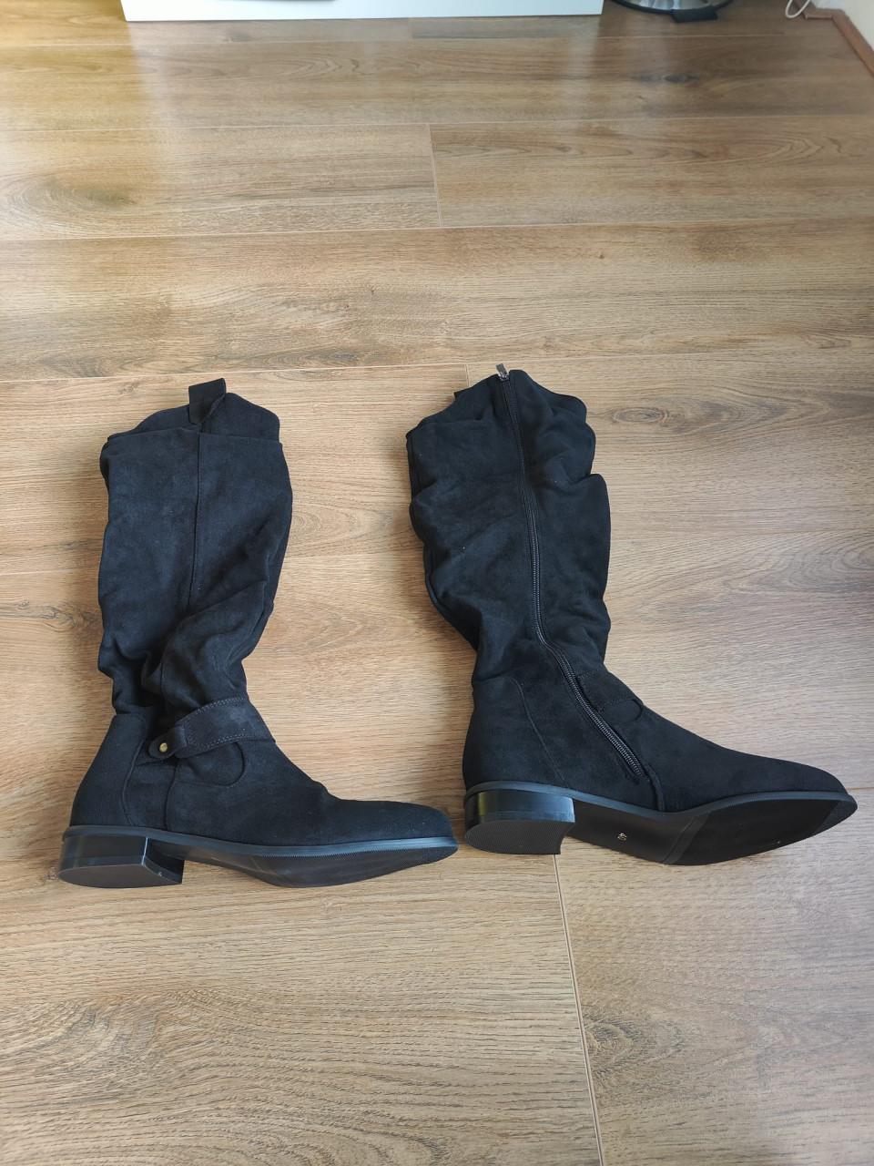 Dameslaarzen te koop!