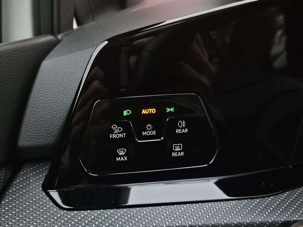 Volkswagen Golf variant 1.5 etsi r-line business+ | pano | elek. trekhaak |