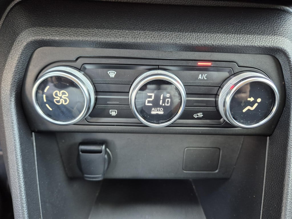 Dacia Jogger tce 110 extreme 5p. all season banden, camera, climate, apple/