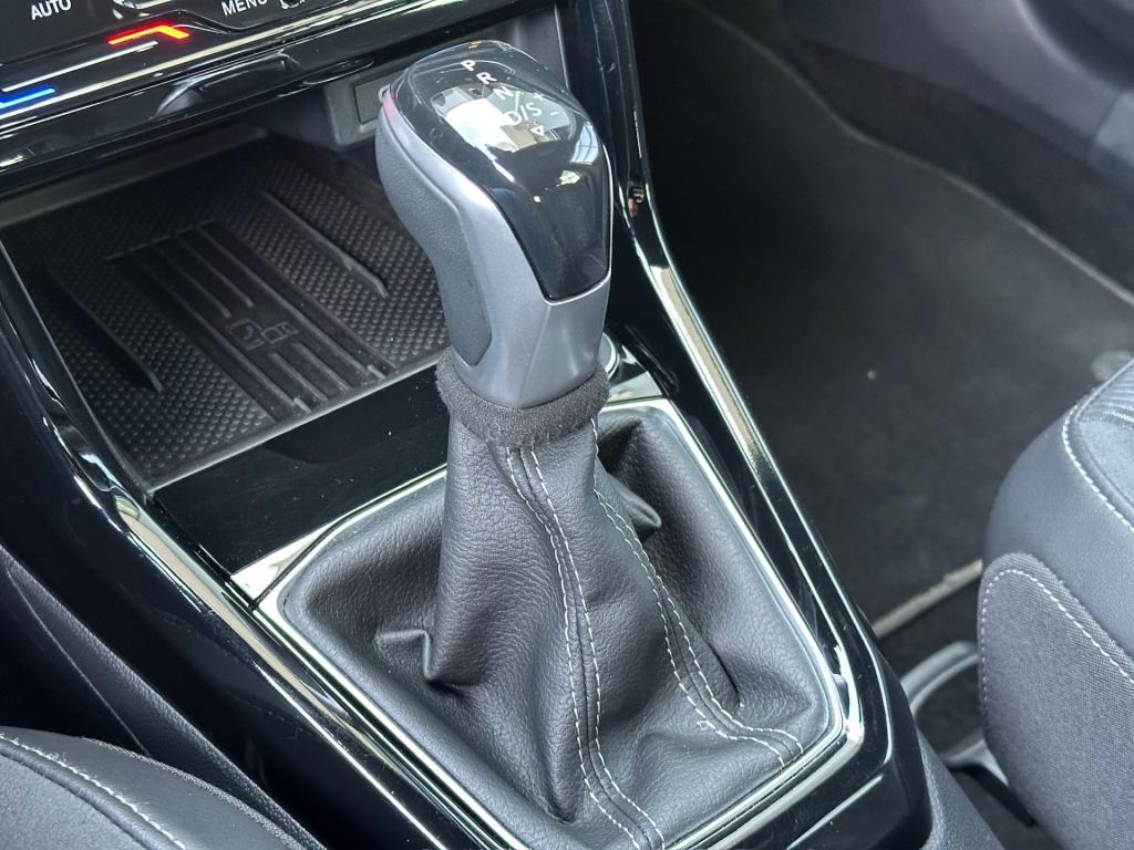 Volkswagen T-cross 1.5 tsi 150pk dsg r-line | camera | trekhaak | navi | iq