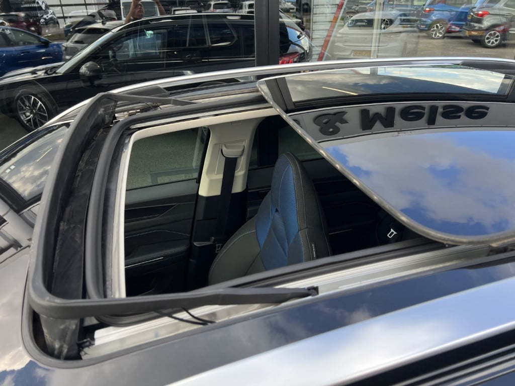 Lynk & Co 01 1.5 261pk phev , black edition , zwarte velgen , panodak , 360