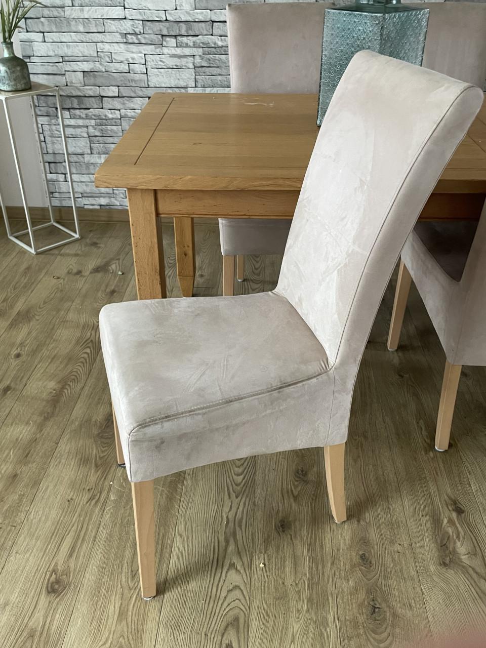 Eettafel met stoelen