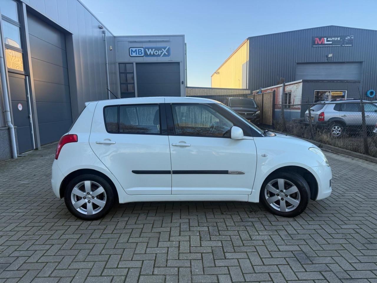 Suzuki Swift 1.3Shogun Airco/camera/ jaar apk