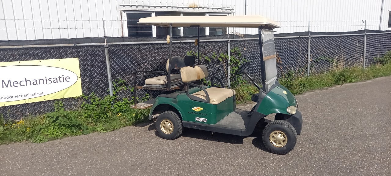 4 x Golfkar met laadbak.