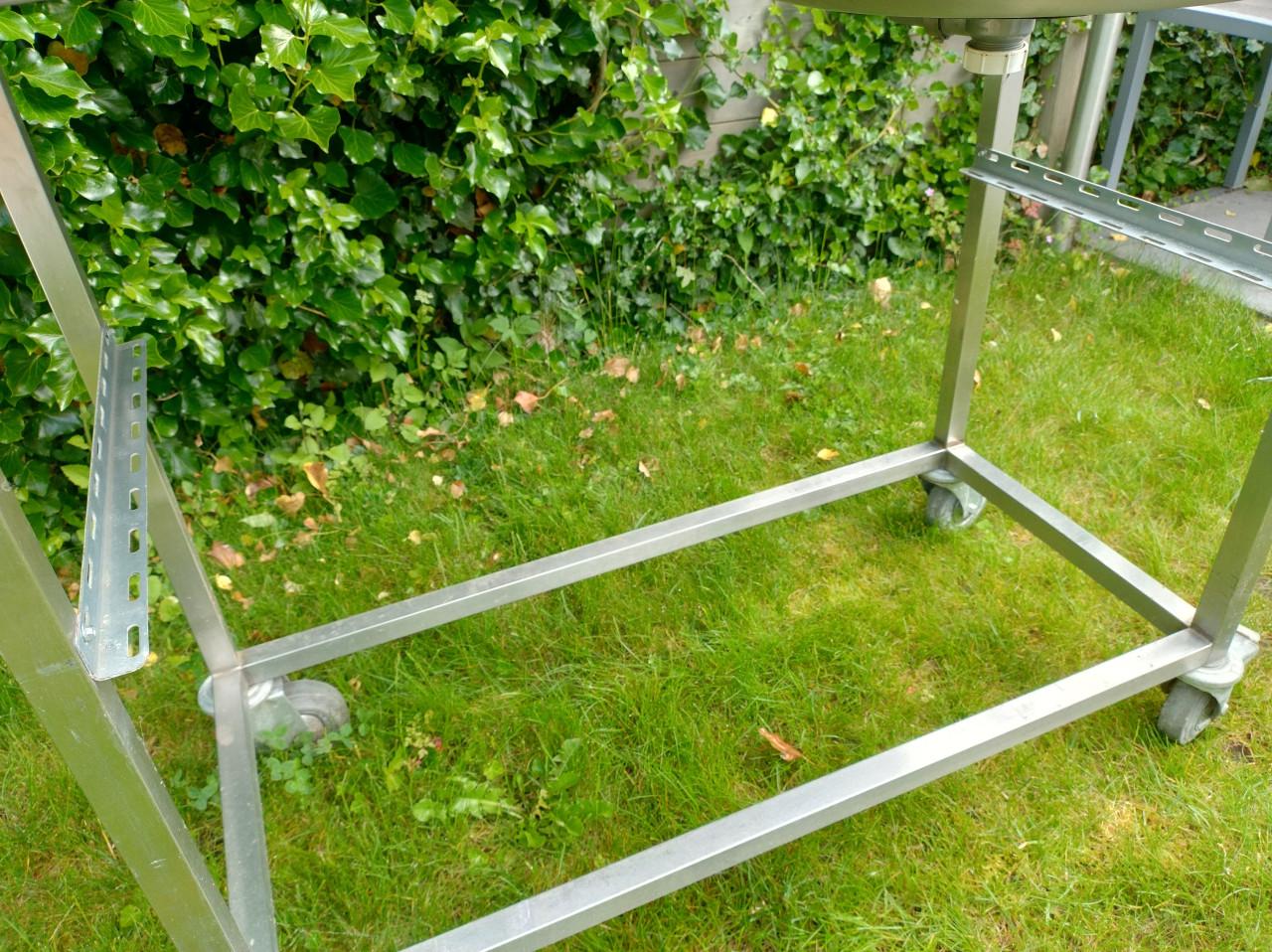 RVS aanrechtblad op onderstel, ideaal voor buiten/buitenkeuken!