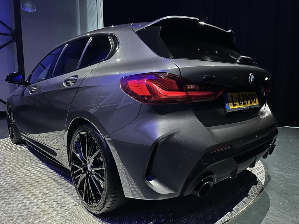 BMW 1 Serie m135i xdrive high executive *keyless*19inch*comfortpackproff*