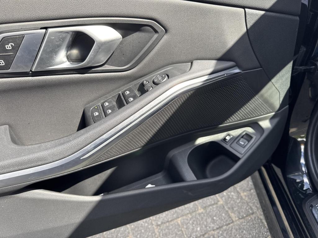 BMW 3-serie touring 330e sportline | panodak | plug-in hybrid