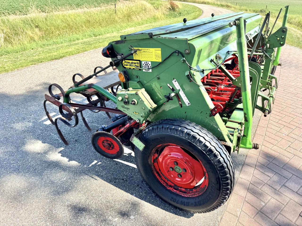 Hassia Schijvenzaaimachine 3 Mtr