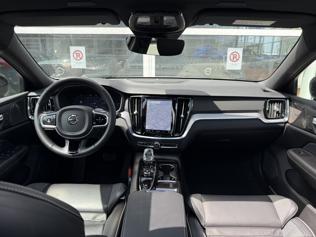 Volvo V60 t6 398pk recharge plus dark| panodak| adap.cruise| trekhaak| cam