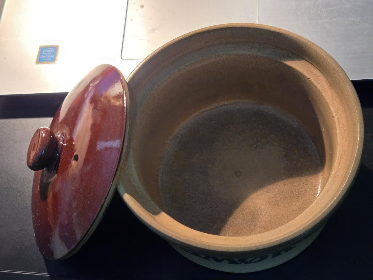 Vintage Deense aardewerk boterpot.