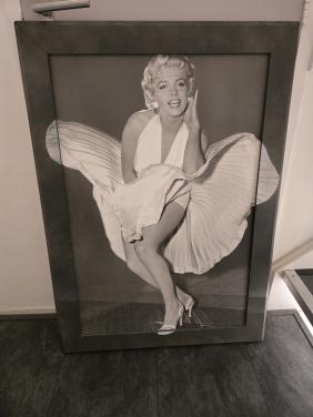 Print van Marilyn Monroe Afm  B 73.5 x H 104.5 cm.