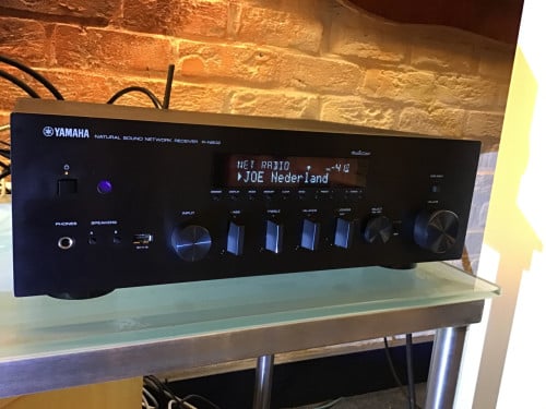 Yamaha RN602 stereo receiver met audiostreaming GERESERVEERD!