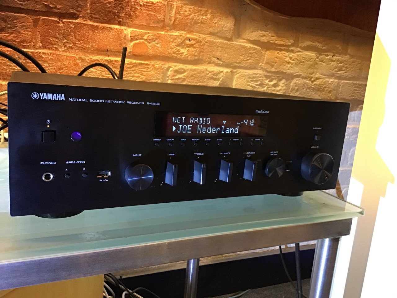 Yamaha RN602 stereo receiver met audiostreaming GERESERVEERD!