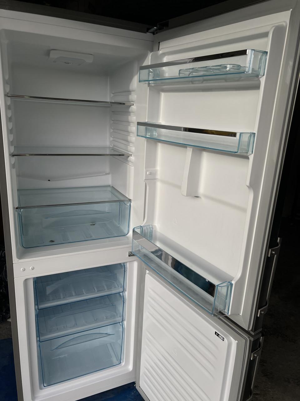 A++ klasse koel vries combinatie Koelkast vriezer 154x54 cm.