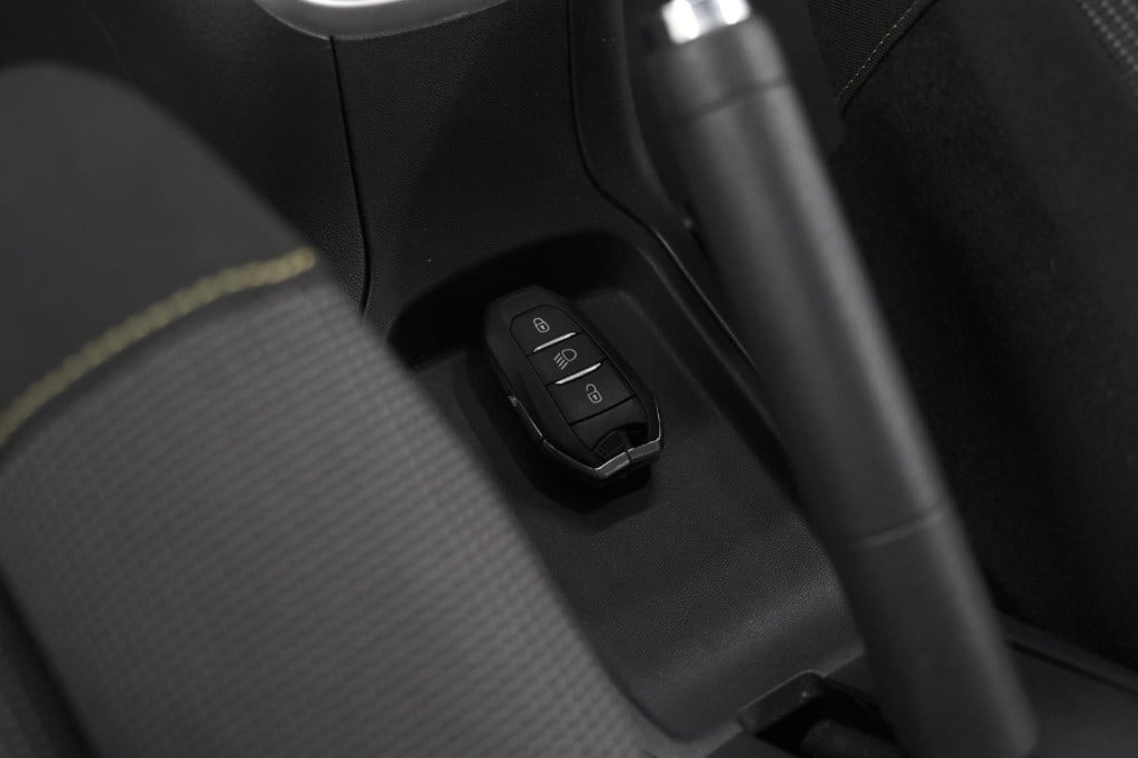 Citroen C3 puretech 110 eat6 max | camera | parkeersensoren | navigatie | a