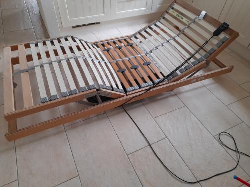 Elektrisch verstelbare lattenbodem 90 x 200 ( in goede staat )